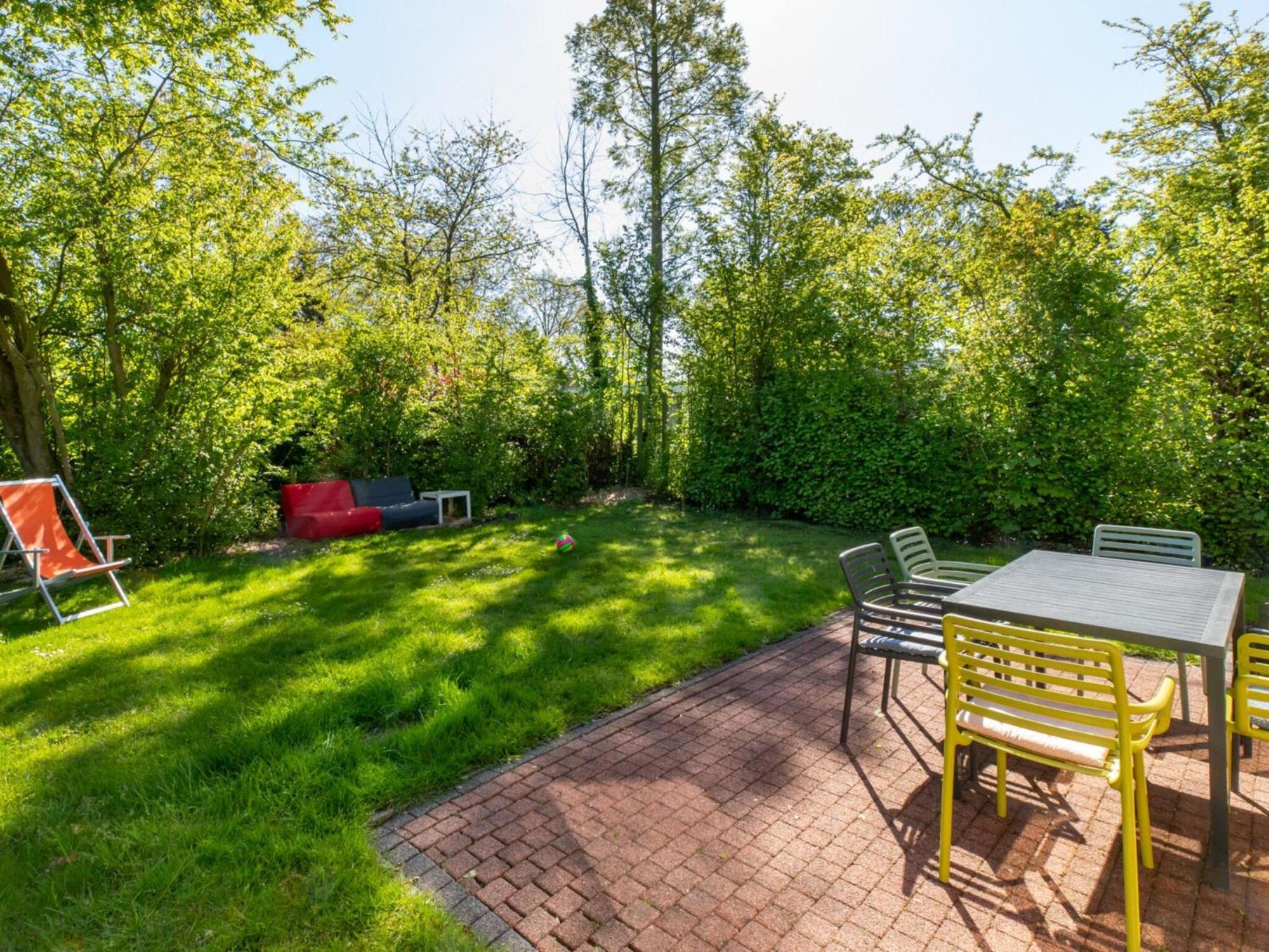 Vakantiehuis Beautiful With Garden Oostkapelle