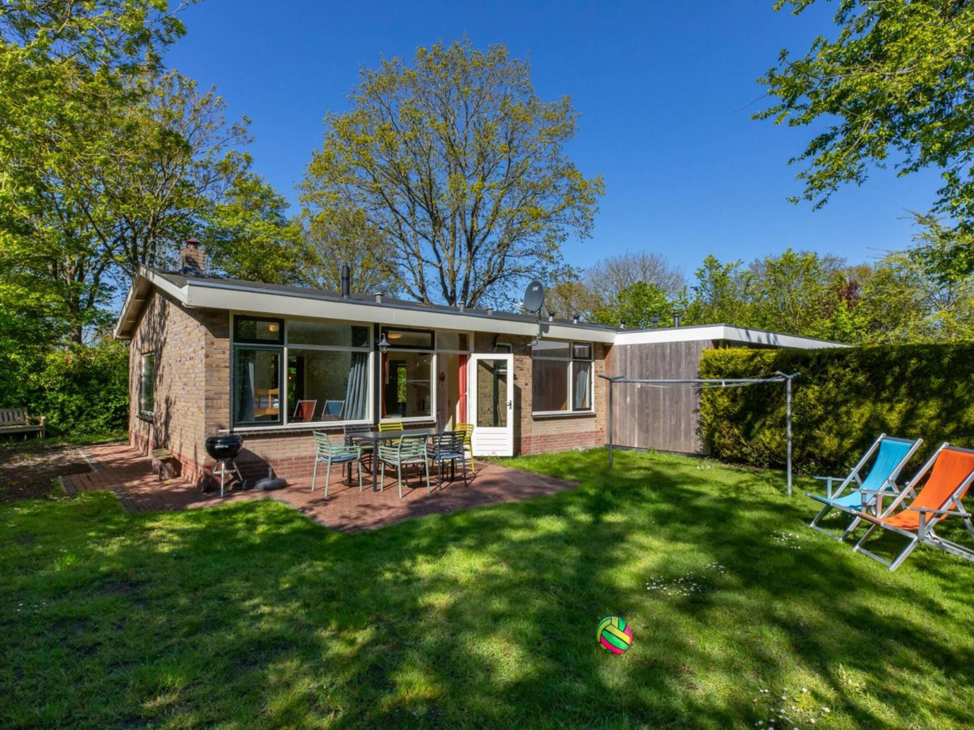 Beautiful With Garden Oostkapelle
